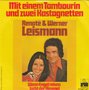 renate &amp; werner leismann mit einem tambourin